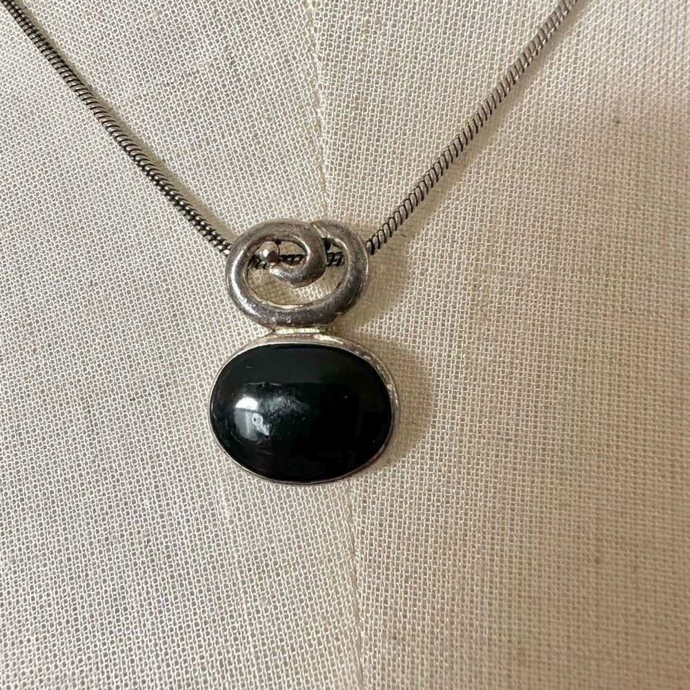 Black and silver tone dainty pendant necklace